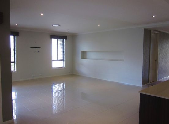 Spacious 4 Bedroom family home - Photo 1