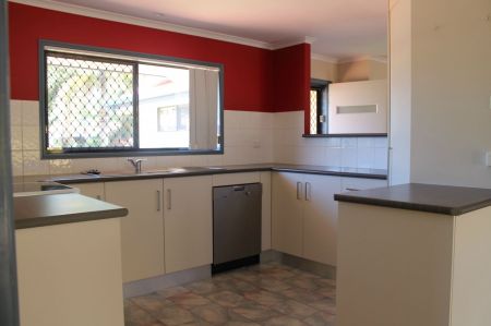 15 Cassia Street, Beaconsfield QLD 4740 - House For Rent | Domain - Photo 5