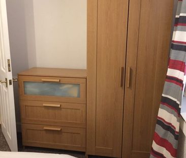 Room in a Shared House, Coral Row, SW11 - Photo 3