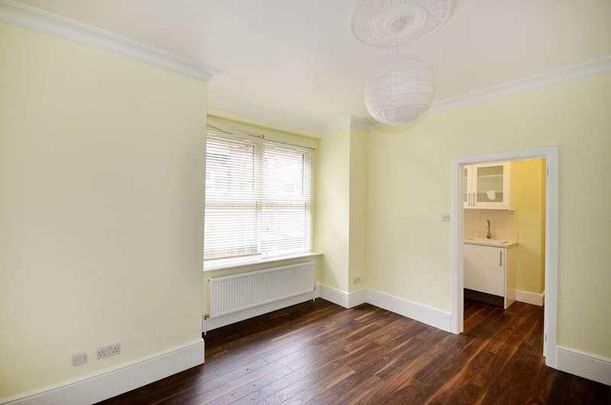 Westbury Road, Bounds Green, N11 - Photo 1