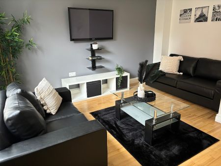 Room 3 Available, Riverside En Suite, 11 Bedroom House, Willowbank Mews – Student Accommodation Coventry - Photo 4