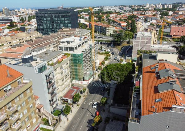 Apartamento T1 com varanda - Novo - Casa da Musica - Rotunda Boavista