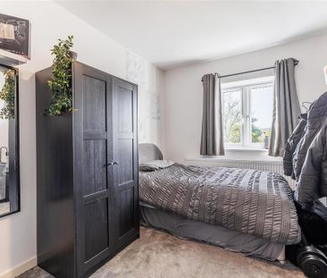 4 bedroom end of terrace house to rent - Photo 6