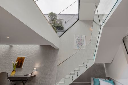 A Turnkey Apartment on One of London’s Finest Garden Squares - Photo 4