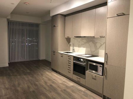 For Lease - 10 Honeycrisp Crescent Unit# 815, Vaughan, Ontario - Photo 5