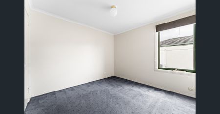 LARGE SPACIOUS 3 BEDROOM HOUSE IN A GREAT LOCATION (OPENS WILL BE CONCUCTED AFTER THE 6/01/26) - Photo 5