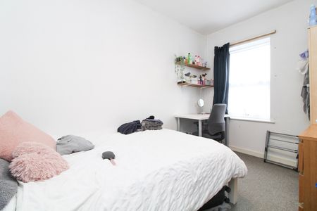 7 Bed Semi-Detached House, Oxford Road, SO14 - Photo 2