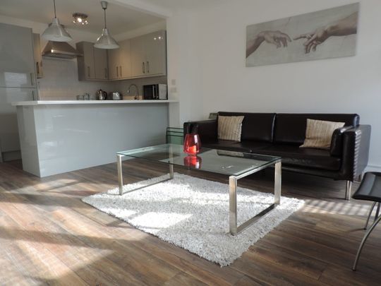 3 Bed Terraced House, Heron Place, SE16 - Photo 1