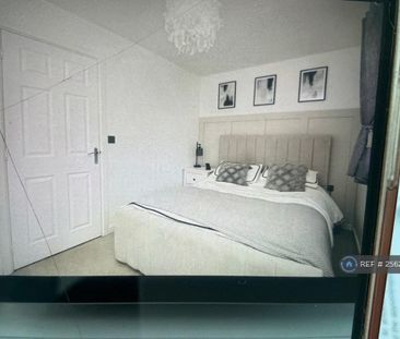 2 bedroom semi-detached house to rent - Photo 5