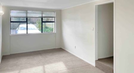 Close & Convenient - Photo 5