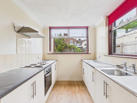 2 bedroom terraced house to rent - Photo 4