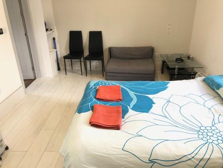 1 bedroom in a house share to rent - Photo 4