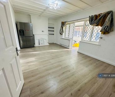 4 bedroom detached house to rent - Photo 3