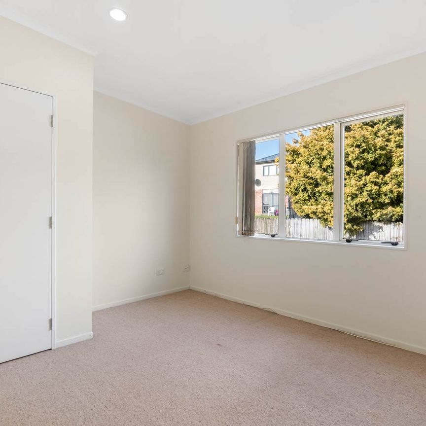 Fantastic Three bedrooms Townhouse! - Photo 1