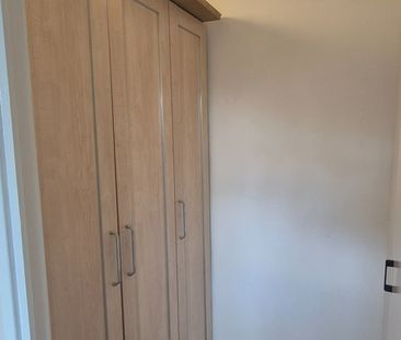 3 Bed Terraced House, Peterhead Walk, M5 - Photo 4