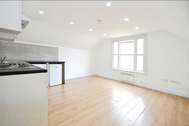 High Street, Staines-upon-thames, Surrey, TW18 - Photo 1