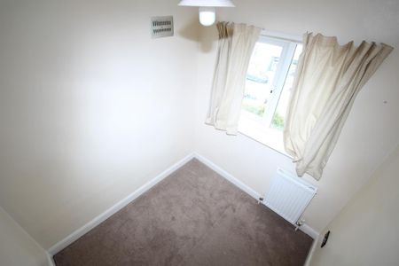 3 bedroom semi-detached house to rent - Photo 3