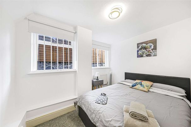 SHORT LET - A well presented two double bedroom garden apartment available for Short Lets on Fernhead Road. - Photo 1