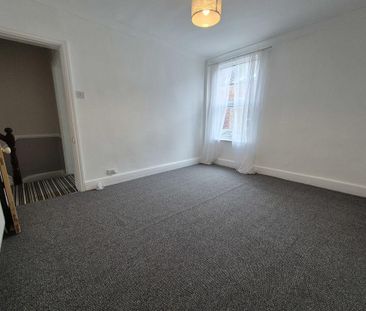 4 bedroom terraced house to rent - Photo 5