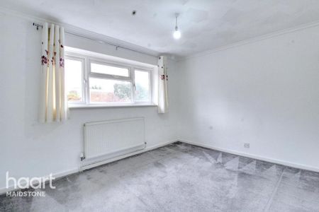 4 bedroom detached house to rent - Photo 4