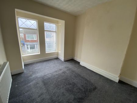 4 bedroom end of terrace house to rent - Photo 3