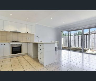 Ideal for Students and First-Time Renters – Furnished two bedroom t... - Photo 5