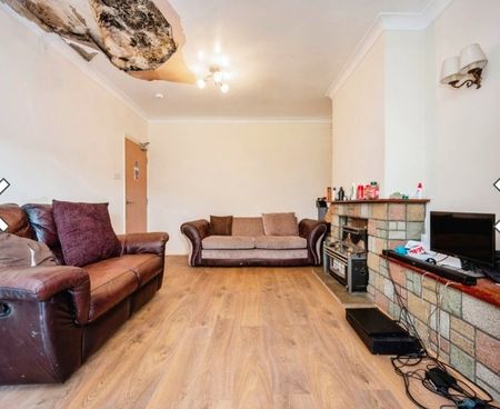 5 Bed Semi-Detached House, London, HA3 - Photo 3