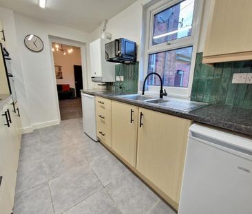 1 bedroom in a house share to rent - Photo 3