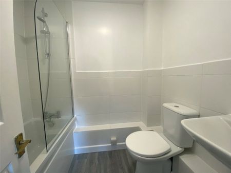 1 Bedroom Flat / Apartment - Swan Way, Church Crookham - Photo 5