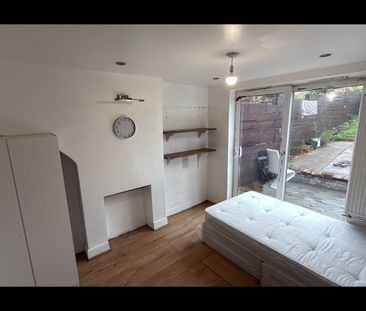 Room in a Shared House, Carlyon Road, HA0 - Photo 1