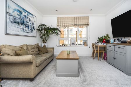 York Road, Weybridge, Surrey, KT13 9DT - Photo 2