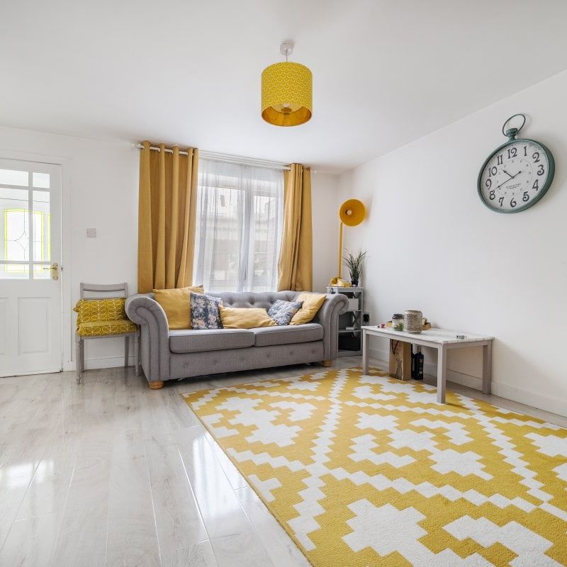 Holmcroft, CRAWLEY - Photo 1