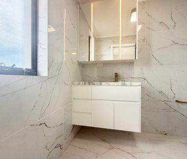Stylishly renovated two bedroom apartment in a prime Marrickville s... - Photo 6