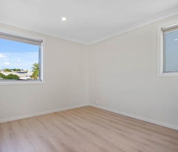 Modern Living in The Shallows Estate - Walk to Waterfront - Photo 4