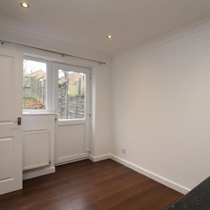 3 bedroom end of terrace house to rent - Photo 1