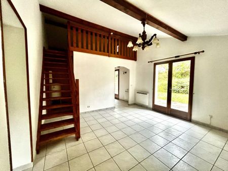 Location Appartement 4 pièces 63m² ST JEOIRE PRIEURE 73190 - Photo 2