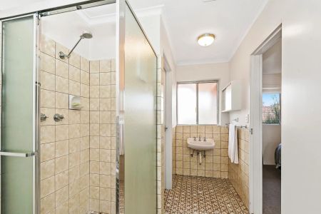 CONVENIENTLY LOCATED ONE BEDROOM APARTMENT! - Photo 5