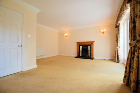 4 bedroom detached house to rent - Photo 2