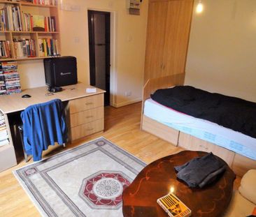 1 bedroom Studio in Flat 19, Leeds - Photo 1