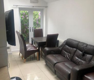 5 bedroom private hall to rent - Photo 4