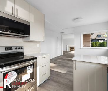 House in West Vancouver, BC - Photo 5