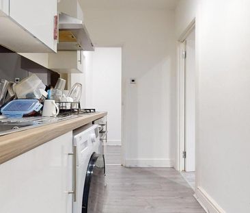 3 bedroom flat to rent - Photo 5