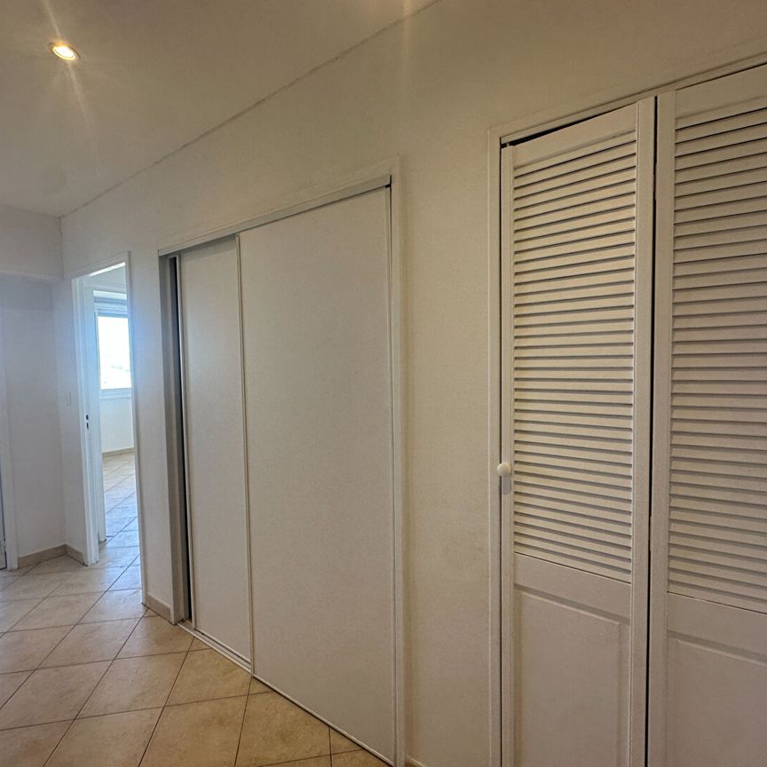 Appartement 3 pièces 56m2 MARSEILLE 13EME 860 euros - Photo 1