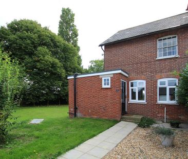 2 bedroom semi-detached house to rent - Photo 4