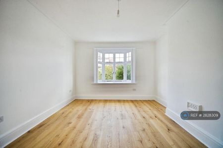 4 bedroom semi-detached house to rent - Photo 5