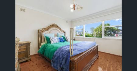 IDEAL FAMILY LIVING IN A PRIME CAMPBELLTOWN LOCATION !!! - Photo 4