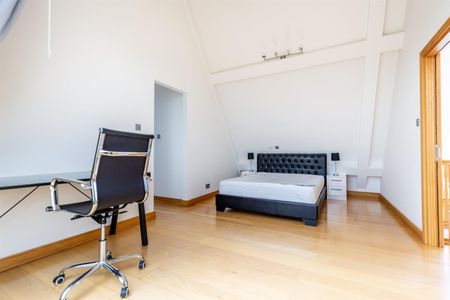 2 bed penthouse to rent in Grainger Street, City Centre, NE1 - Photo 3