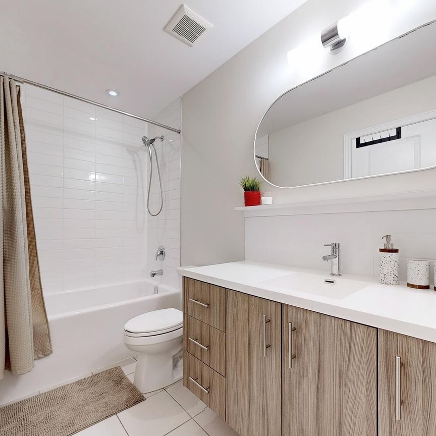 For Lease - 10 Snowberry Lane, Hamilton, Ontario - Photo 1