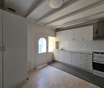 3 BEDROOM TERRACE IN ENMORE - Photo 5