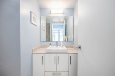 Master Room & Ensuite Bath - Waterfront Toronto - Photo 5